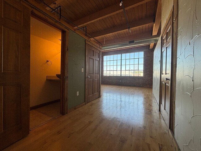 Building Photo - Beautiful Studio Loft