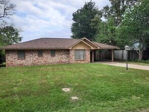 Building Photo - 207 Shadow Oaks Dr
