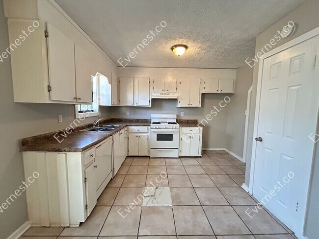 Building Photo - 429 Elder St