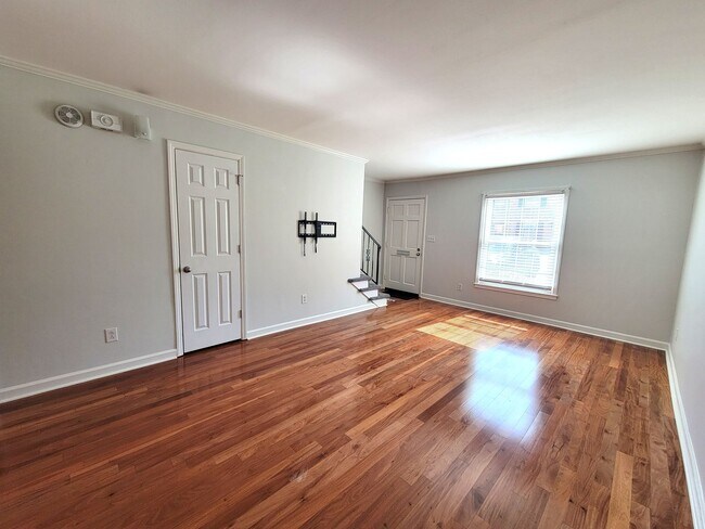 Foto del edificio - 2-Bedroom in the perfect location! ***First month free with a 13-month lease.***