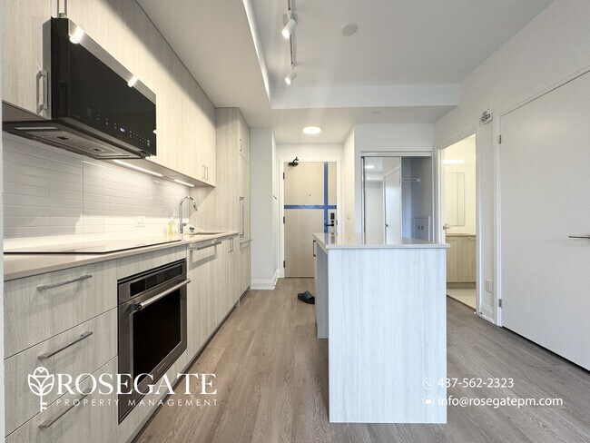 Building Photo - Stylish Oakville Condo with Den, Balcony &...