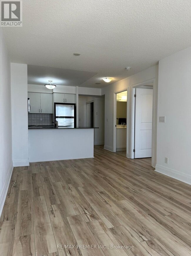 Building Photo - 1060 Sheppard Ave W