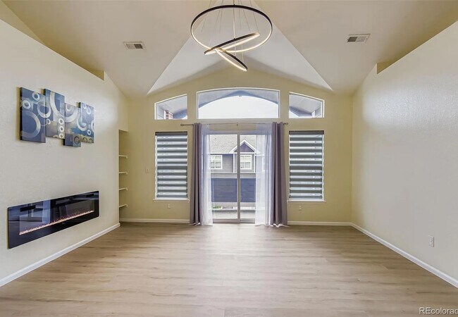 Sala de estar - 14211 East 1st Drive