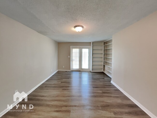 Building Photo - 9000 Belvoir Dr