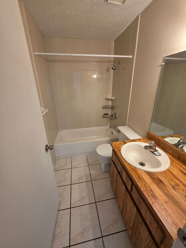 Foto del edificio - SE 31st St 5145 - 5145 SE 31st St.