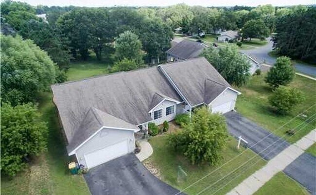 Foto del edificio - Huge 3BR/3ba Duplex on West Side of Eau Claire