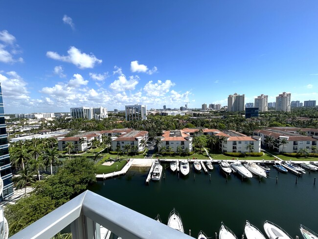 Foto del edificio - 3029 NE 188th St