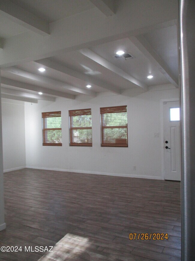 Building Photo - 1610 N 5th Ave