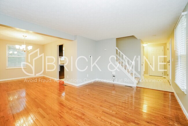 Foto del edificio - 5837 Snowdrop Ave