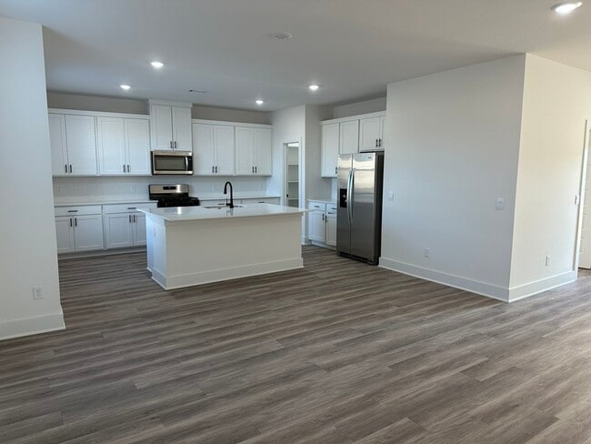 Building Photo - 146 S Harrogate Ln