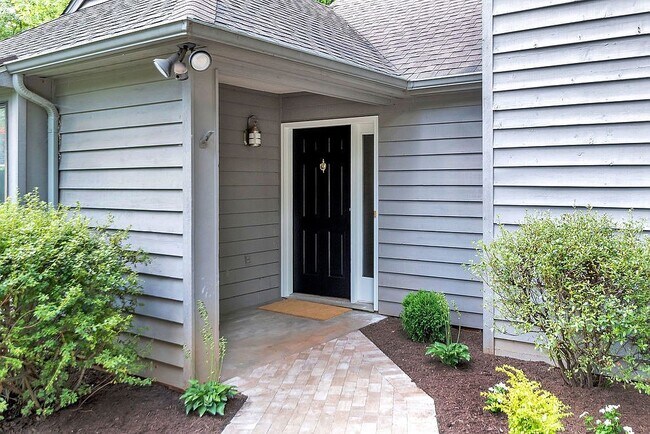 Foto del edificio - 230 Homestead Ln