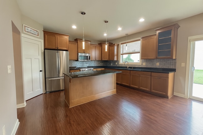 Building Photo - Beautifully Spacious 4bed 3.5bath Home, in...