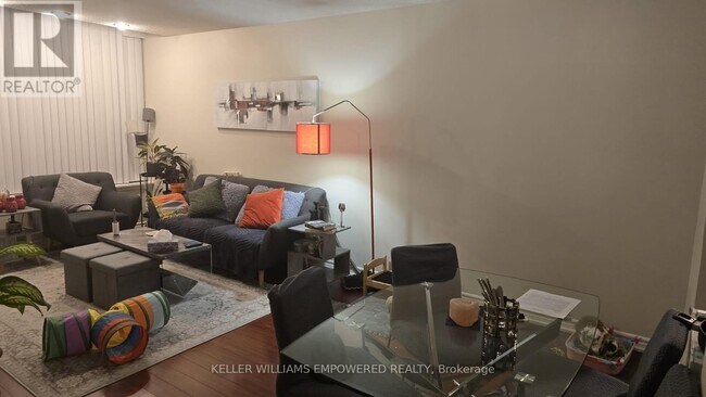 Photo du bâtiment - 81 Townsgate Dr