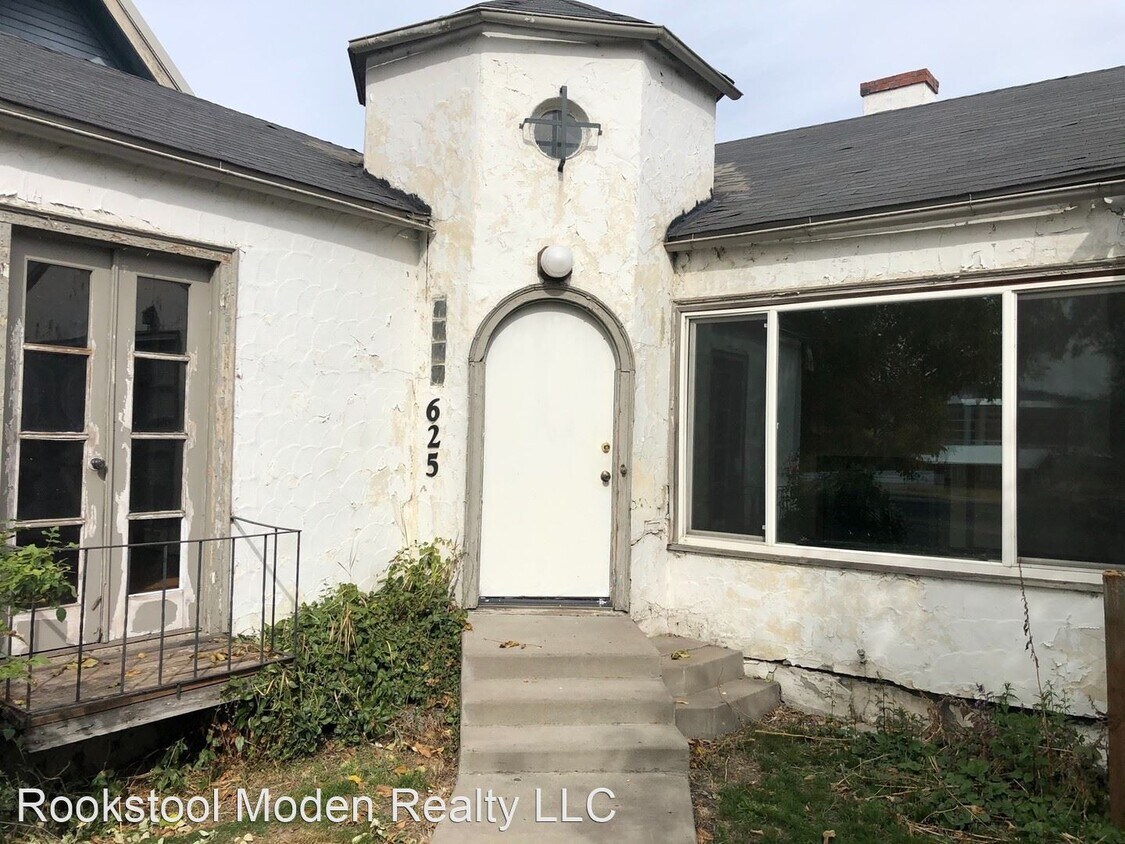 Foto principal - 3 br, 1 bath House - 625 Crater lake Park Way