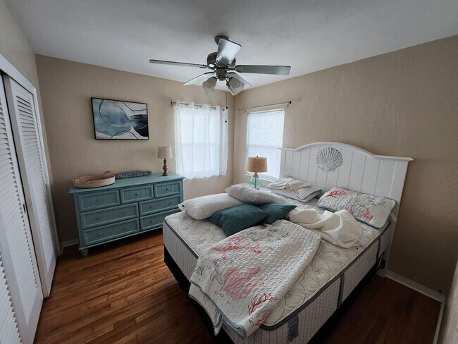 Building Photo - Furnished 2 Bedroom On The Water