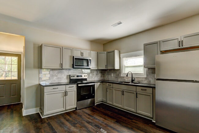 Building Photo - 221 Walker St