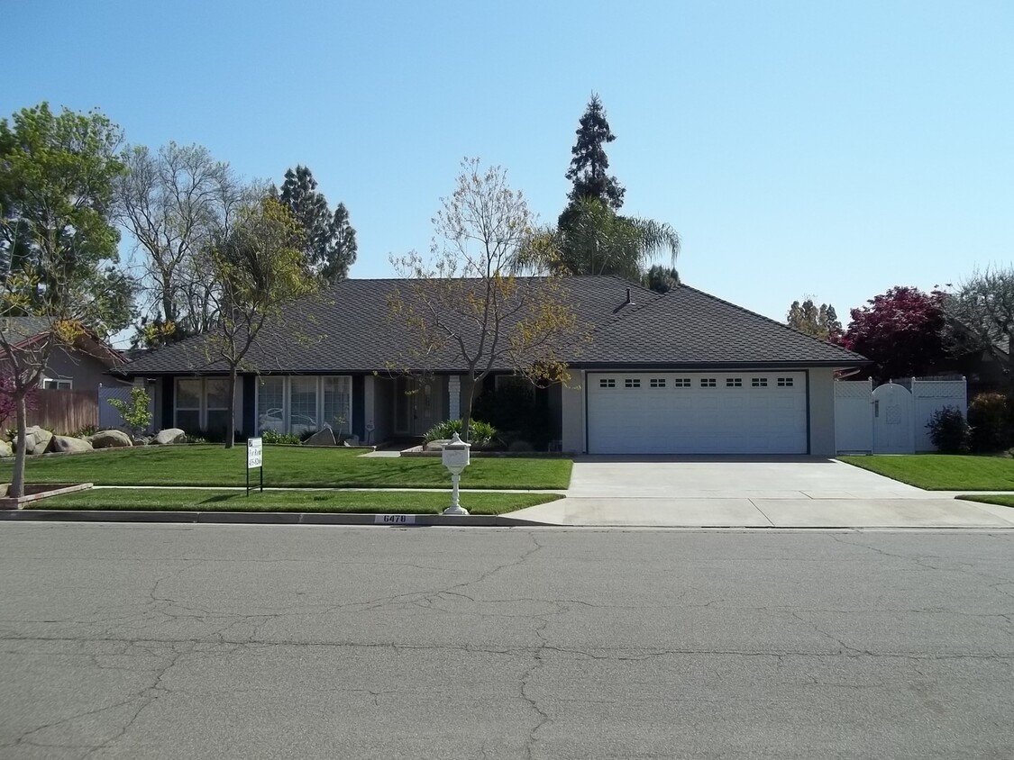 Foto principal - Executive style home in NW Fresno, In-grou...