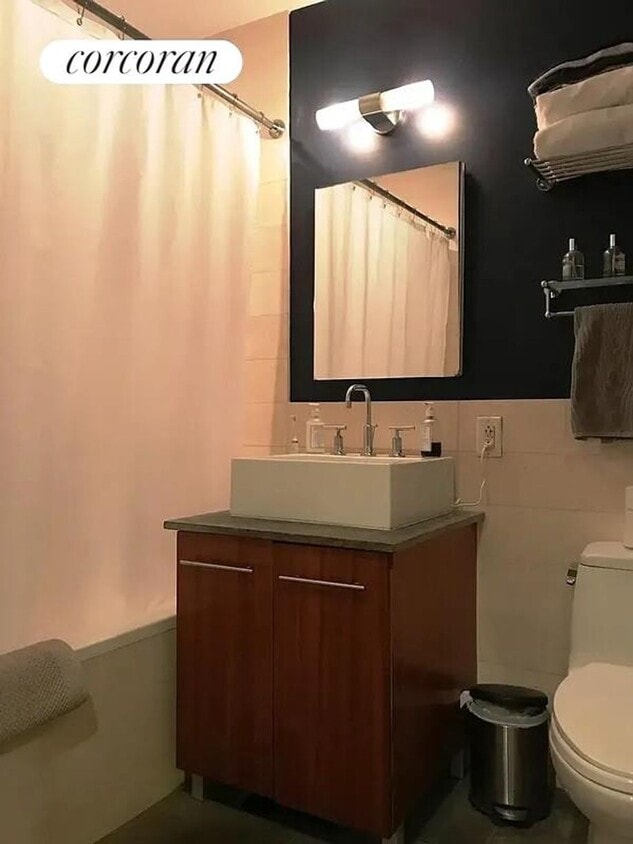 Building Photo - 517 W 46th St