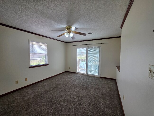 Building Photo - 4780 Pontchartrain Dr