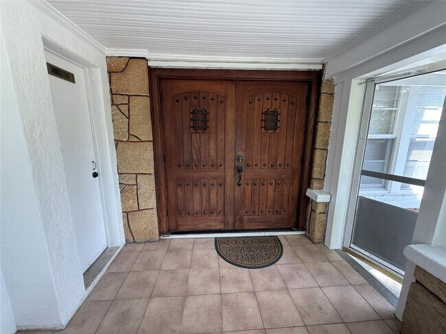 Building Photo - 5025 SW 64th Ave