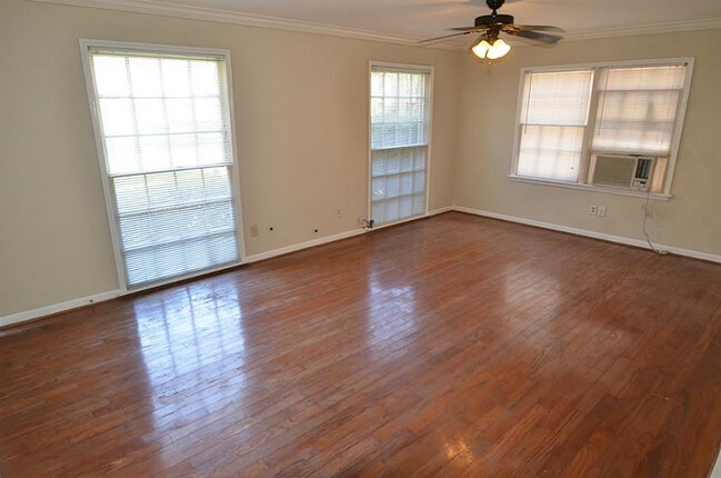 Foto del edificio - 2425 Shakespeare St