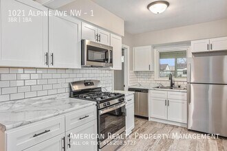 Building Photo - 1021 Alpine Ave NW