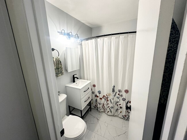 Foto del edificio - 392 S Main St