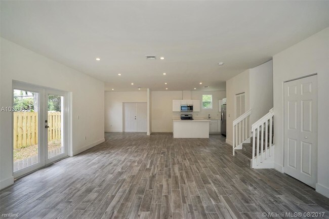 Foto del edificio - 15392 NE 5th Ct