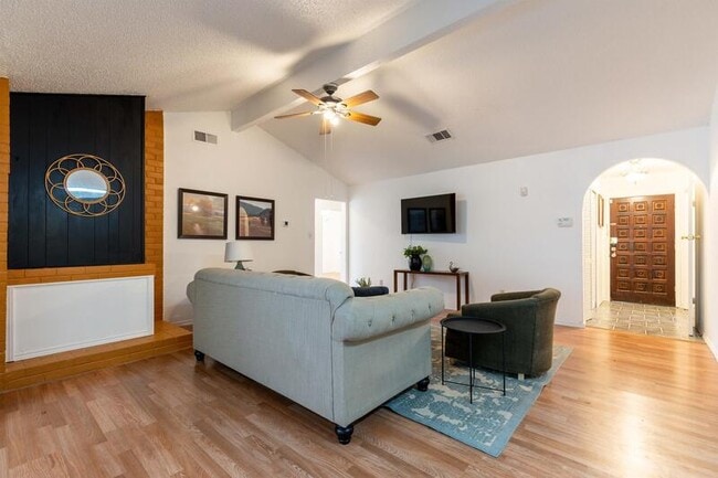 Building Photo - 1419 Winderemere Dr
