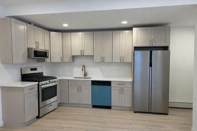 Building Photo - 21 Forest St