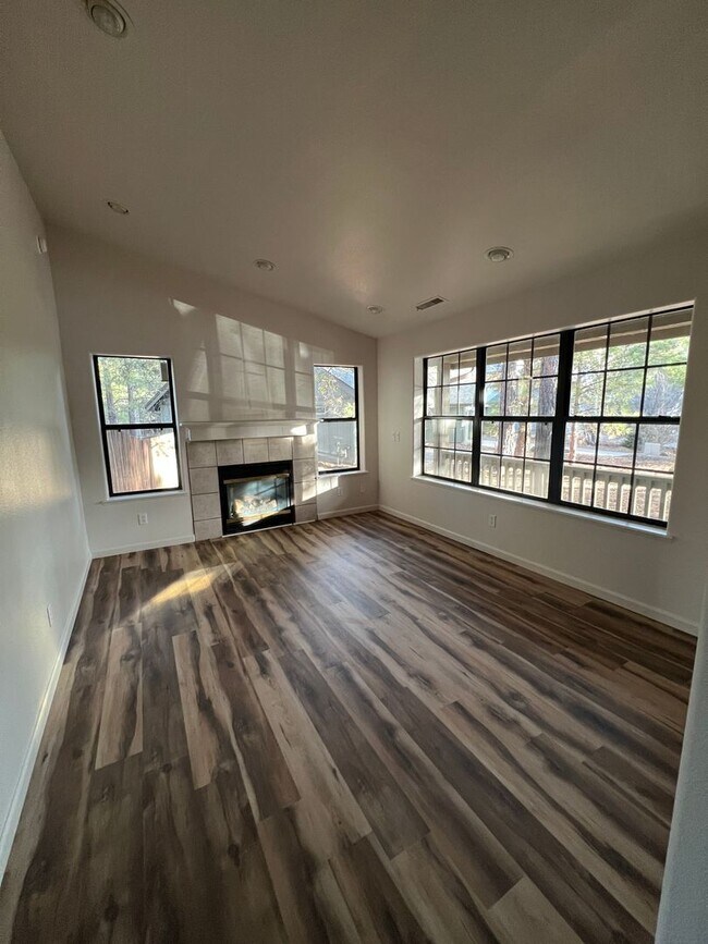 Building Photo - Ponderosa Trails - 4 bedroom house $3,975