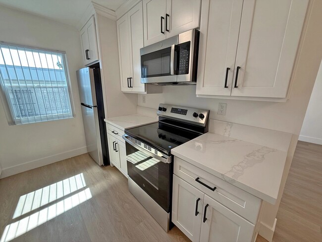 Building Photo - 520 Hayworth Ave