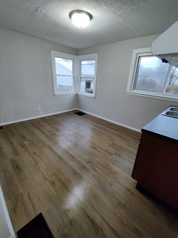 Primary Photo - 2213 S Penn St