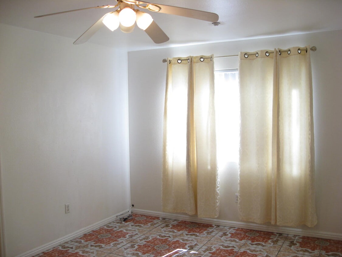 Foto principal - 9266 Cypress Ave