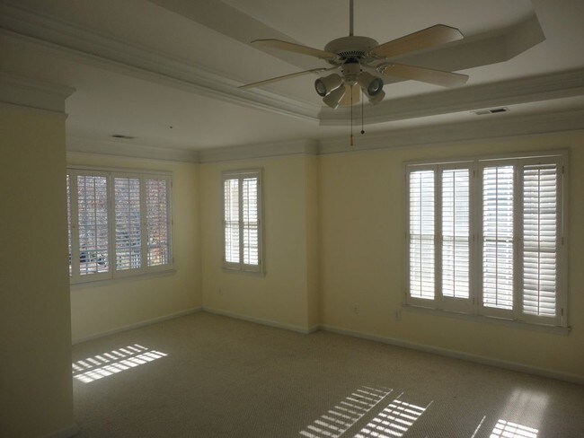 Building Photo - 1421 Rosewood Creek Dr