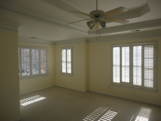 Foto del edificio - 1421 Rosewood Creek Dr