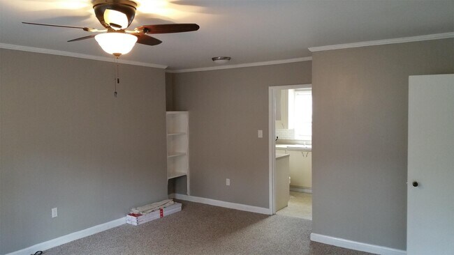Building Photo - 300 Cherry Hill Dr