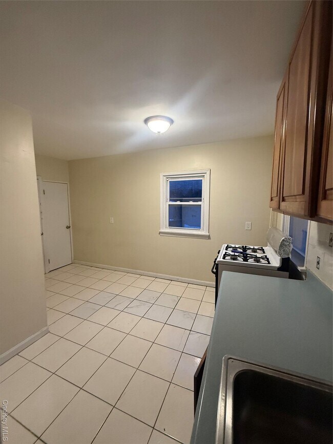 Foto del edificio - 33 Kingston Ave