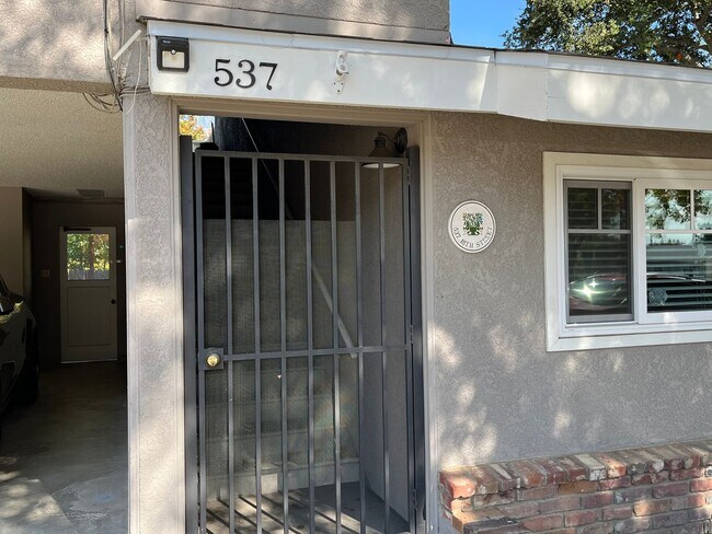 Foto del edificio - 1805 Oak St