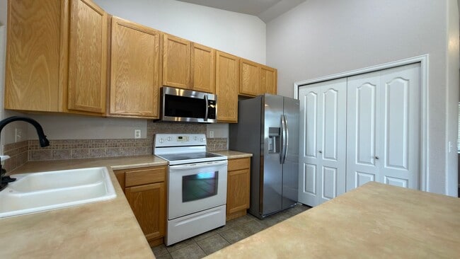 Building Photo - Great Condo in Greeley