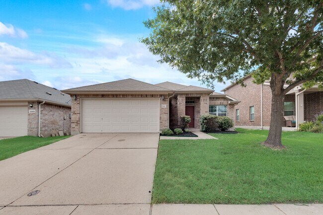 Building Photo - Charming 3-Bedroom Home with Spacious Livi...