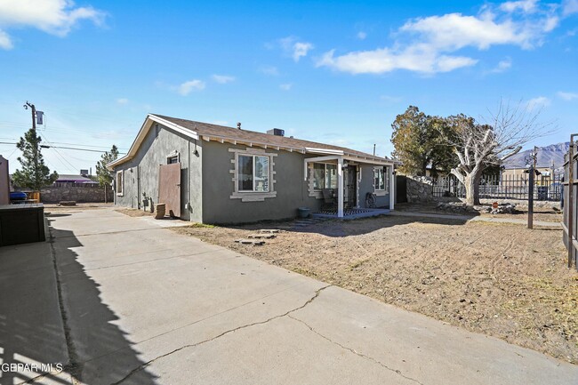 Building Photo - 4728 Sierra Madre Dr