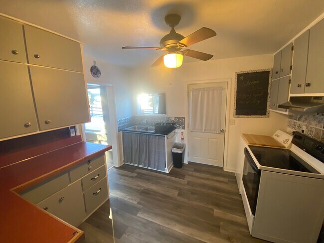 Building Photo - 522 Ellis Ave