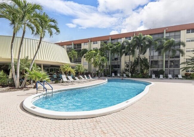 Foto del edificio - 5300 NE 24th Ter