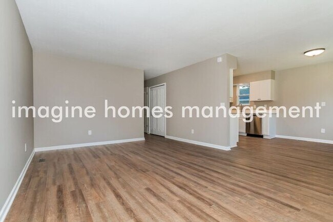 Building Photo - Lovely 3 bedroom 1 bath Ranch located in M...