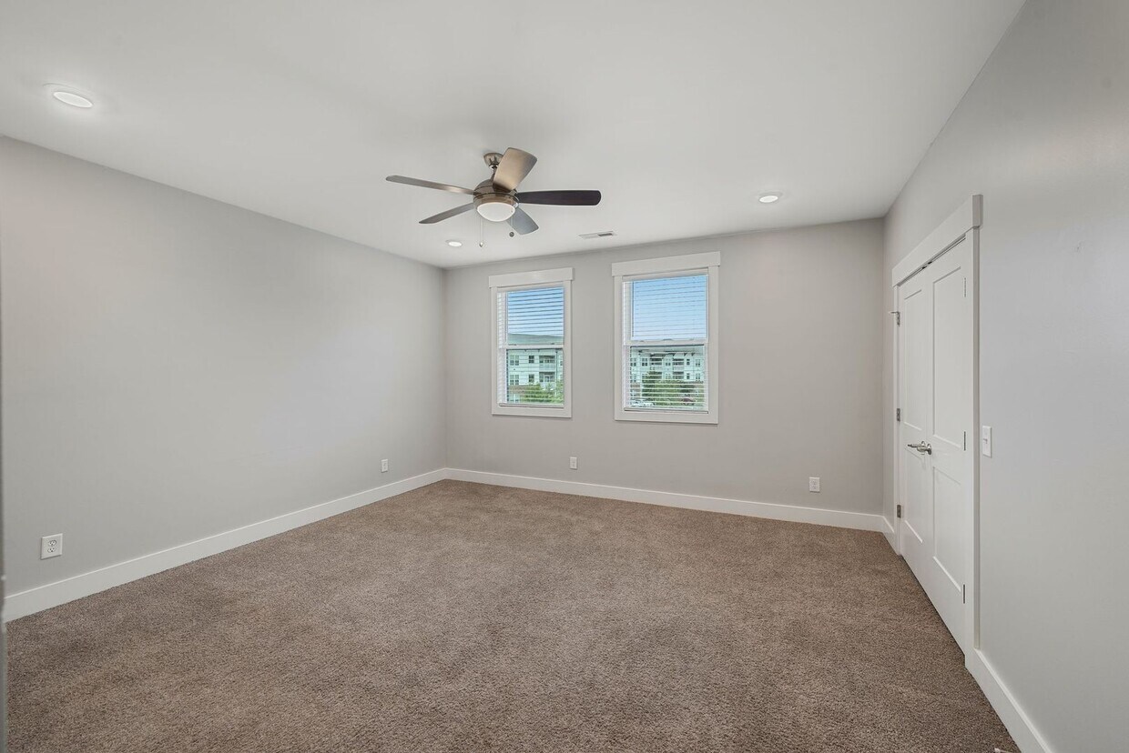 Stunning Modern Townhouse in the Heart of ... - Stunning Modern Townhouse in the Heart of ...