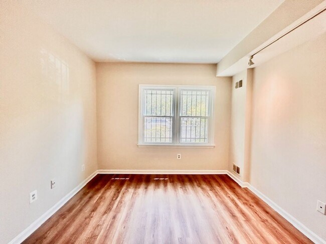 Foto del edificio - 1244 C St SE