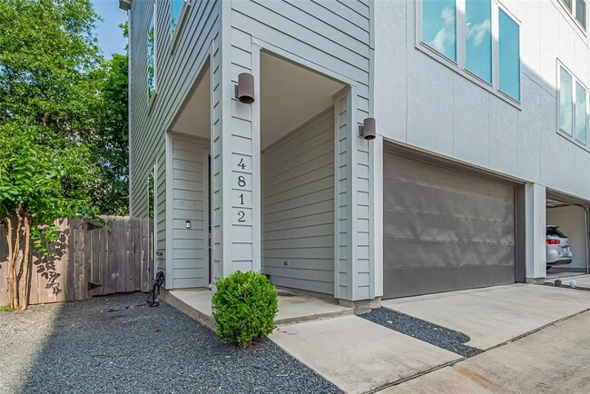 Building Photo - 4812 Martin Oaks Ln
