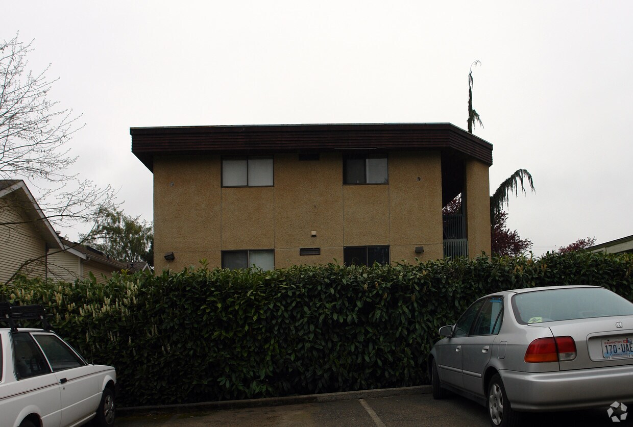 Building Photo - 10550 Stone Ave N