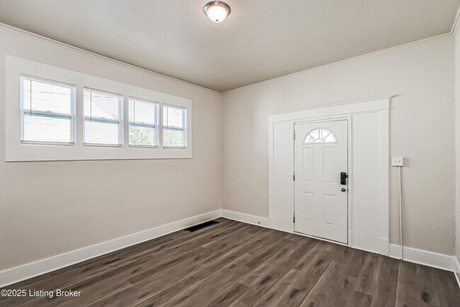 Building Photo - 218 S 41st St